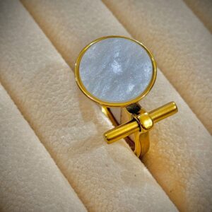 T- bar disc gold ring