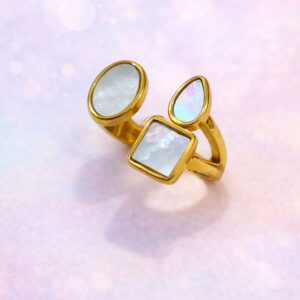 Three stone gold ring
