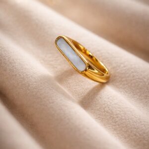 Pearl horizon bar ring