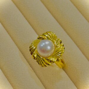 Pearl gold ring