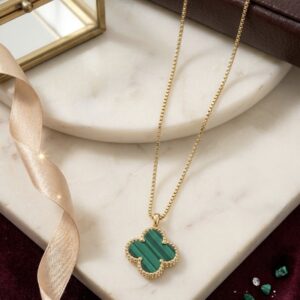 Green clover pendant