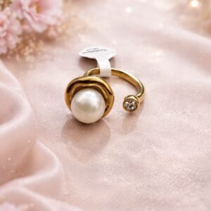 Classic pearl ring