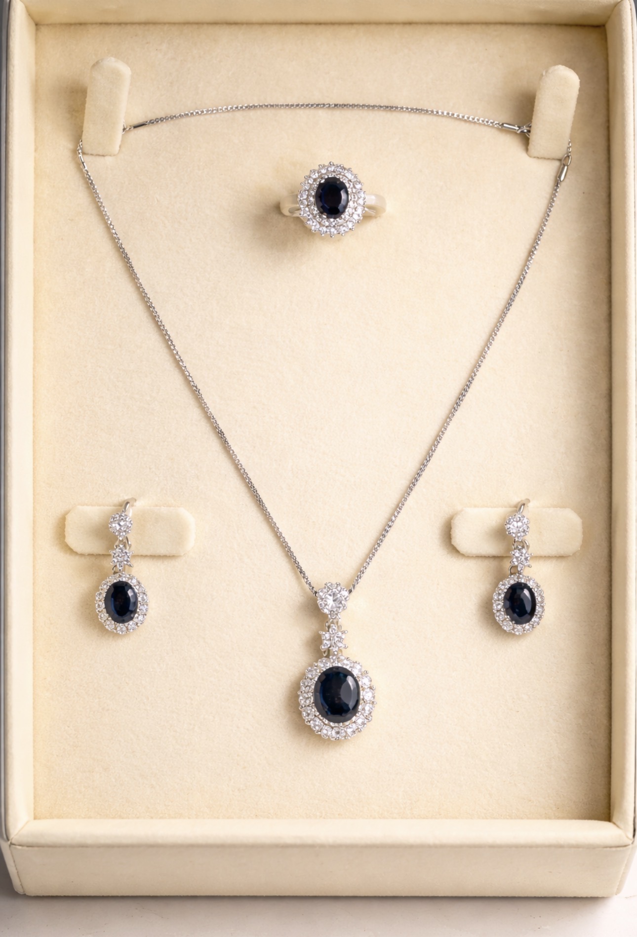 Black diamond style set