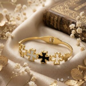 Black & white clover bracelet