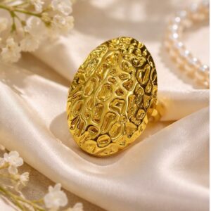 Textured oval gold ring